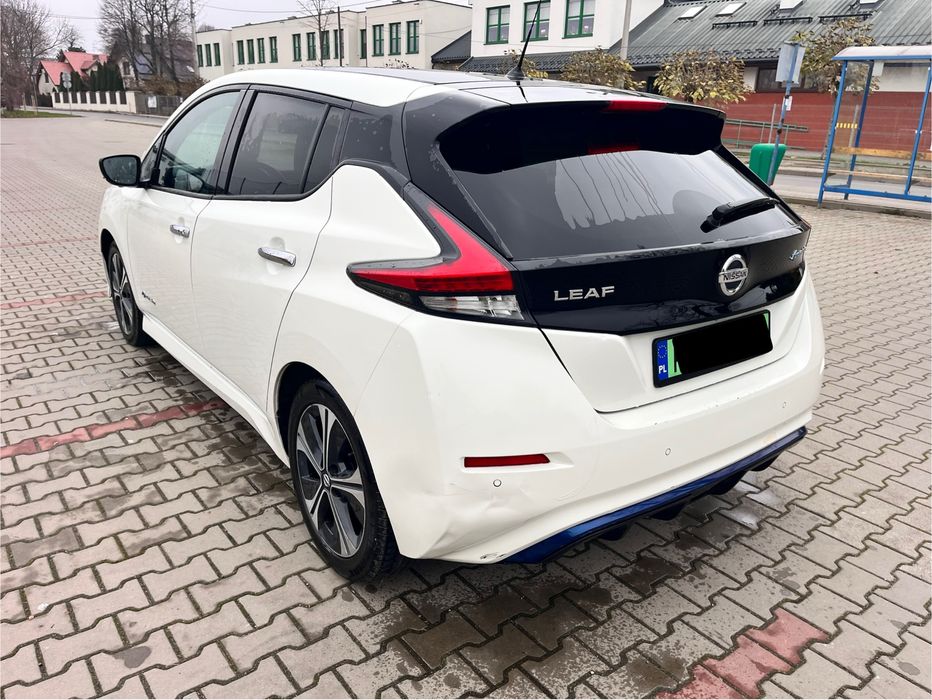 Nissan Leaf biala perła N connecta propilot kamera 360 faktura