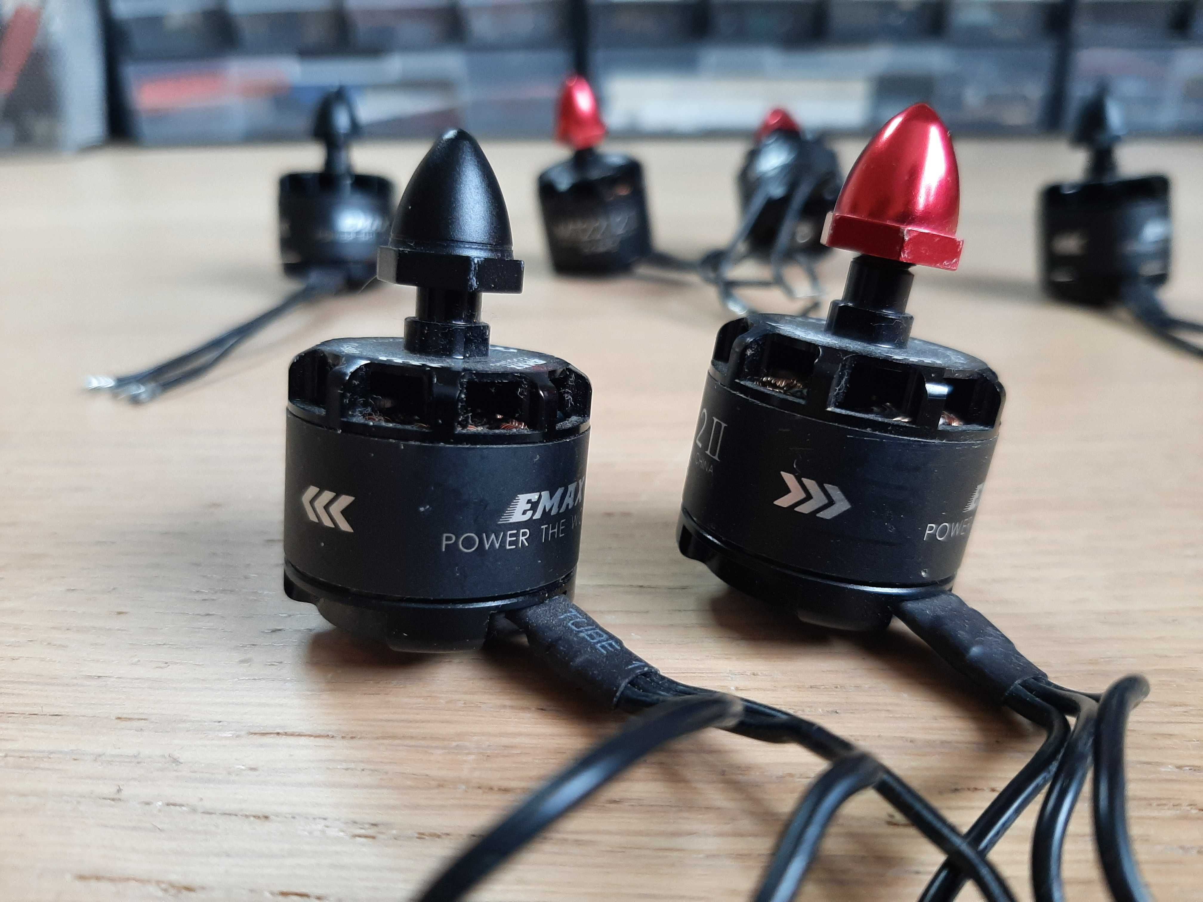 Silnik EMAX MT2212 II 900KV 3-4S do dronów samolotów wing itd.