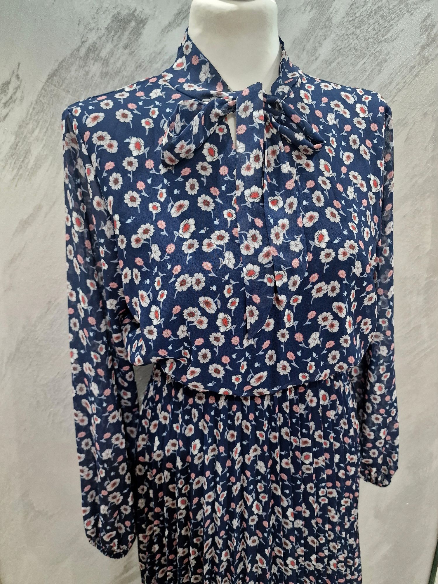 Sukienka 38 midi plisowana New Collection