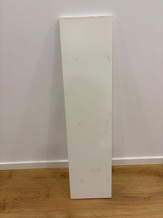 Prateleira IKEA com 3 mãos francesas