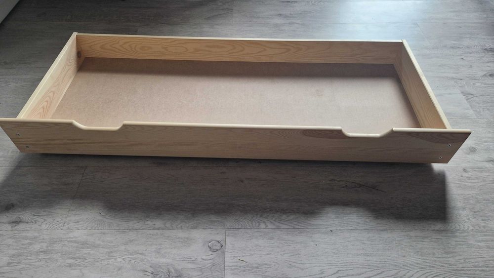 Sprzedam 2 szuflady sosnowe pod łóżko