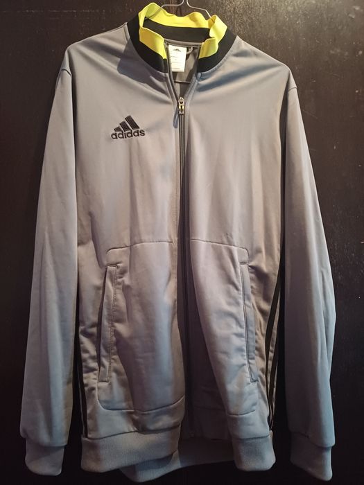 Vende se Casaco Adidas