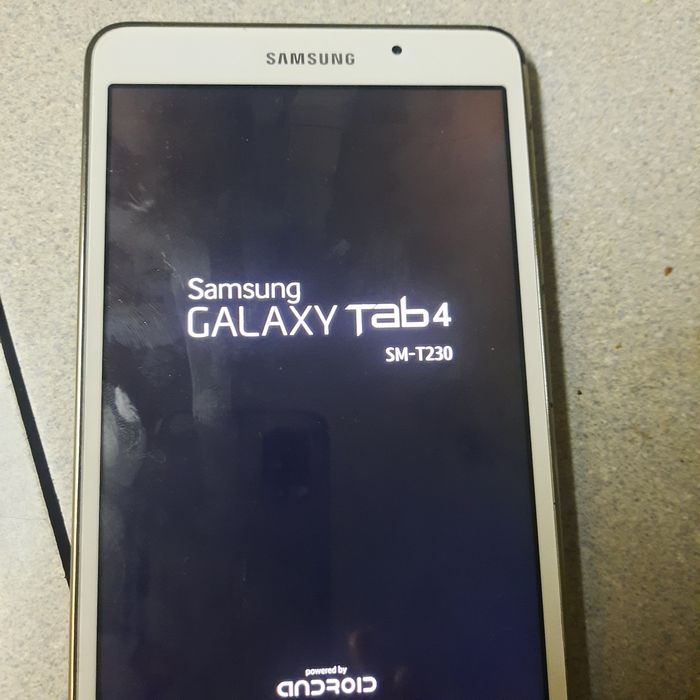 Планшет Samsung  SM-T230