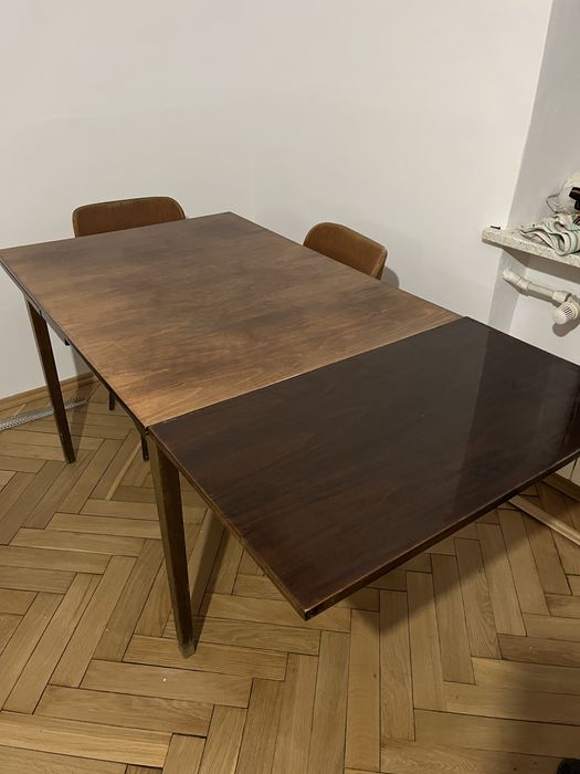 Drewniany stół rozkładany