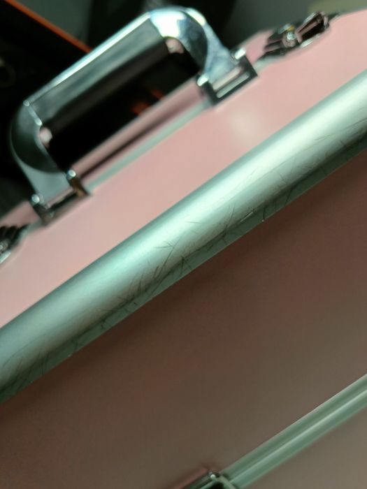 Solidny kuferek kosmetyczny różowy