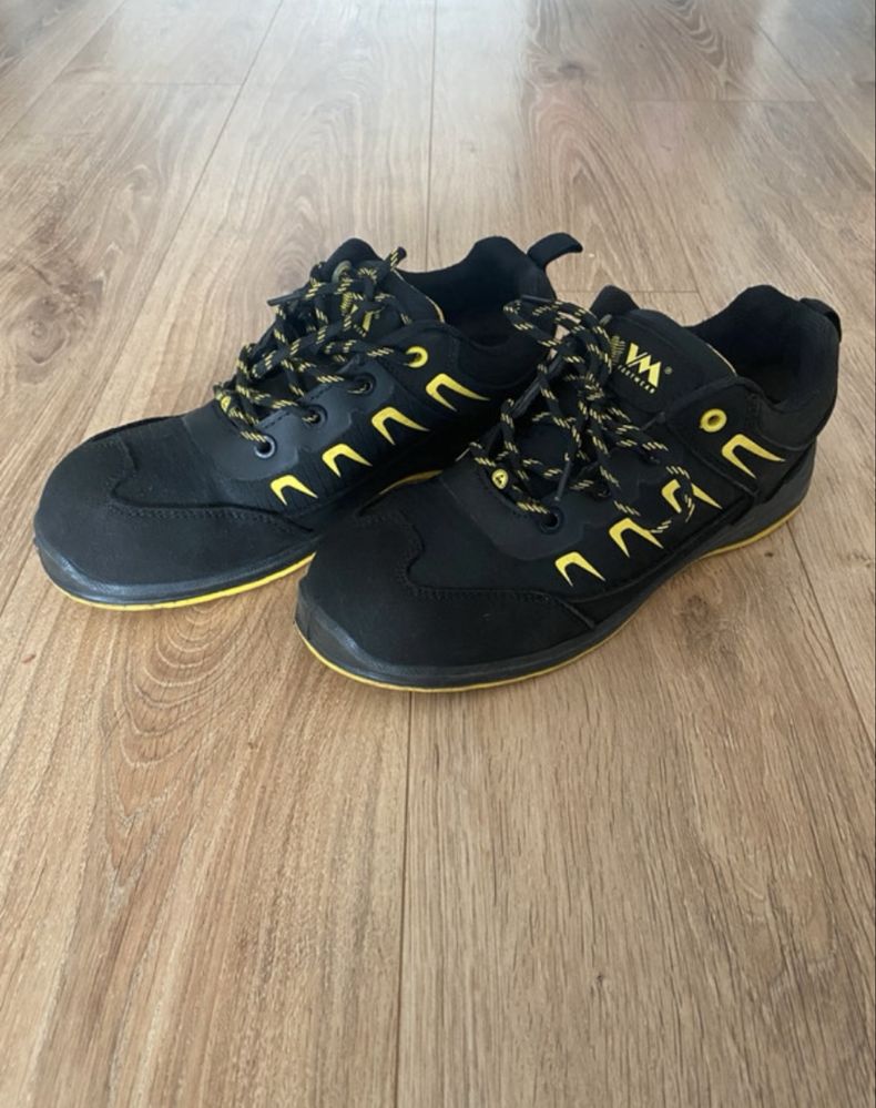 Buty бути взуття обувь obuwie nowe 41 rozmiar męskie ma metal w nosku