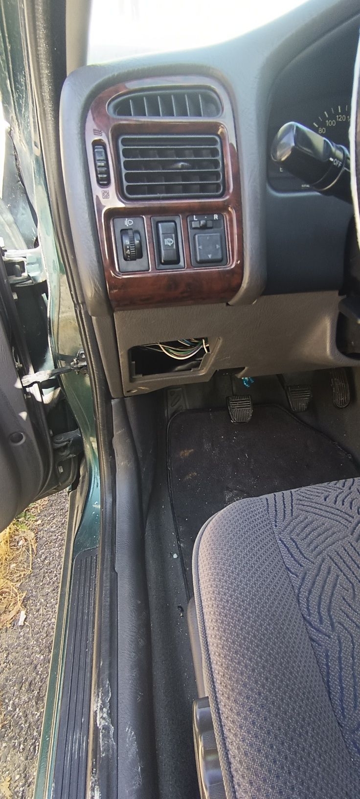 Toyota Avansis 1998