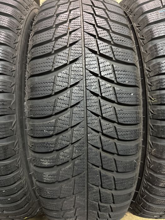 Шины б.у 215 65 R17 Bridgestone Blizzak LM001 99H 4 шт