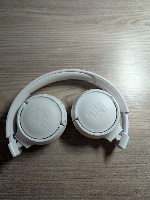 Продам навушники JBL