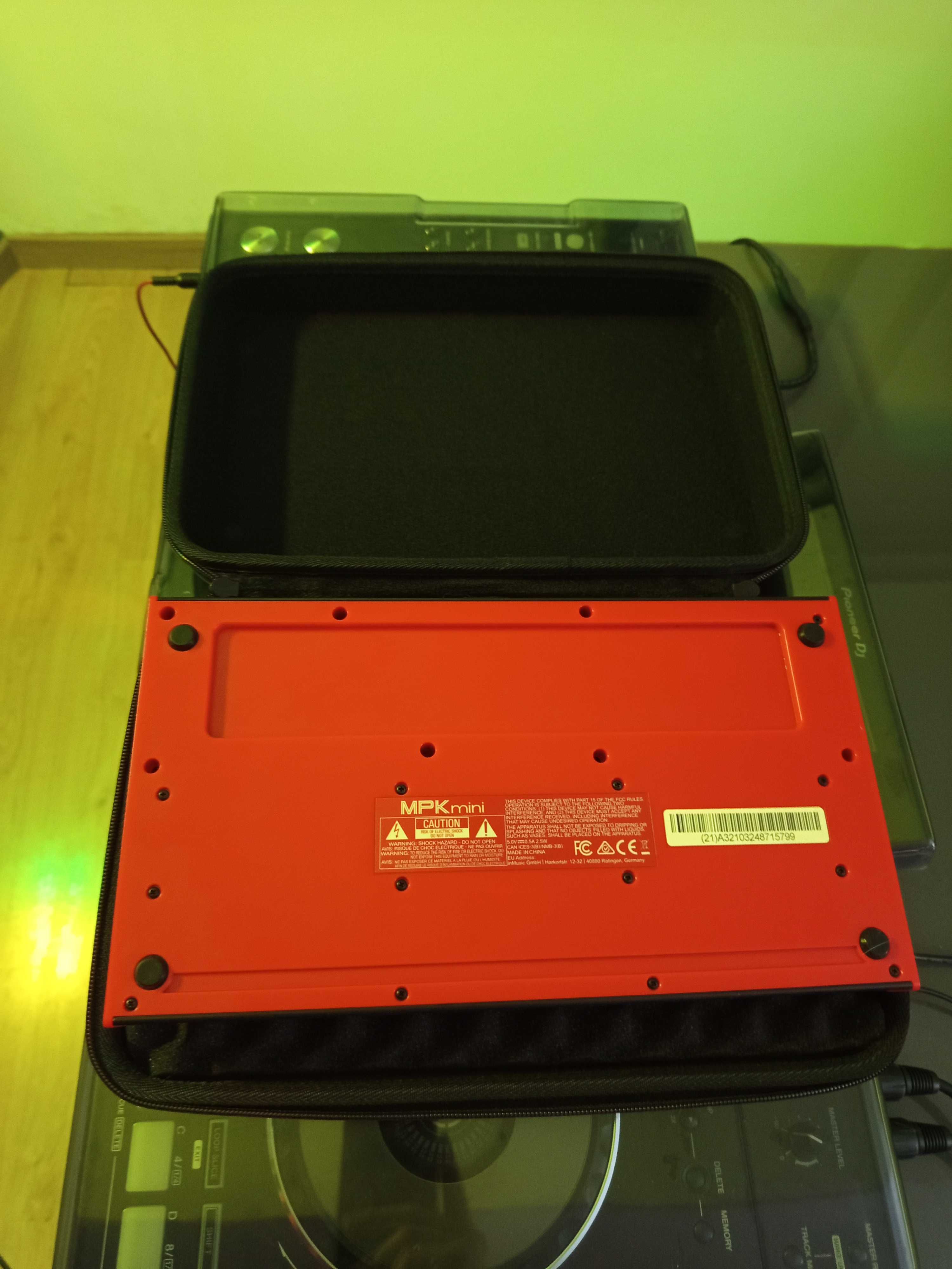 Akai MPK Mini 3 + Mala de transporte + Caixa original