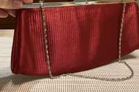 Kopertówka torebka wizytowa koktajlowa czerwona na łańcuszku Avon