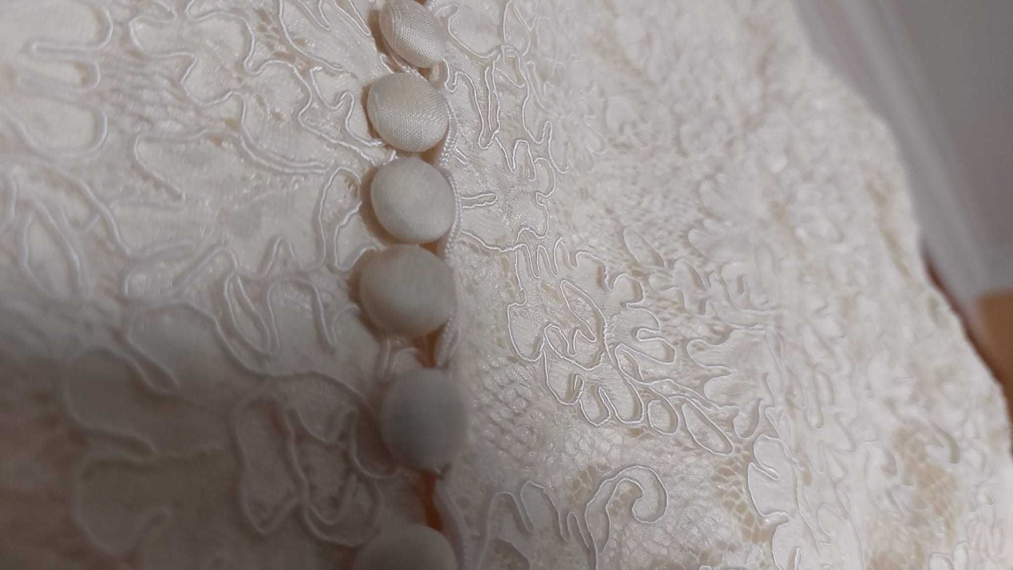 Vestido de noiva vintage com luvas e sapatos