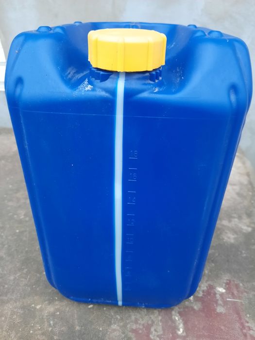 Пластиковые  канистры