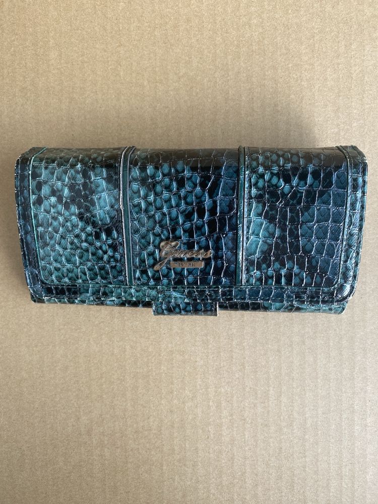 Carteira verde Guess