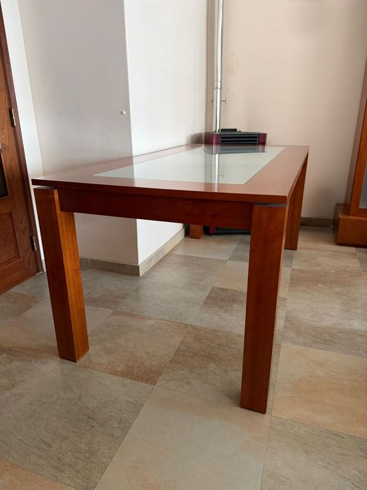 Mesa de sala de estar com 8 cadeiras