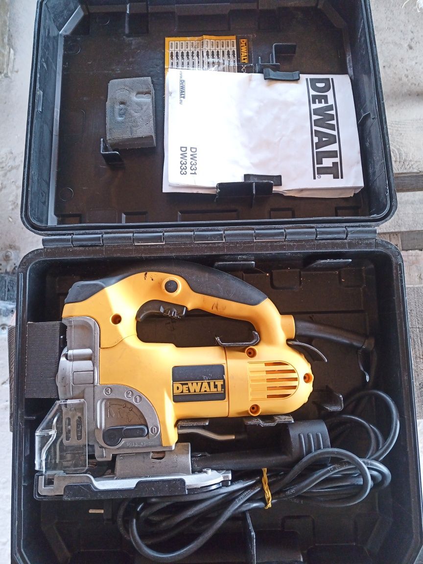 Профессиональный лобзик DeWalt 331