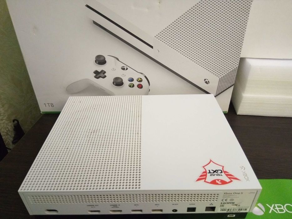 Xbox One S 1Tb (White)