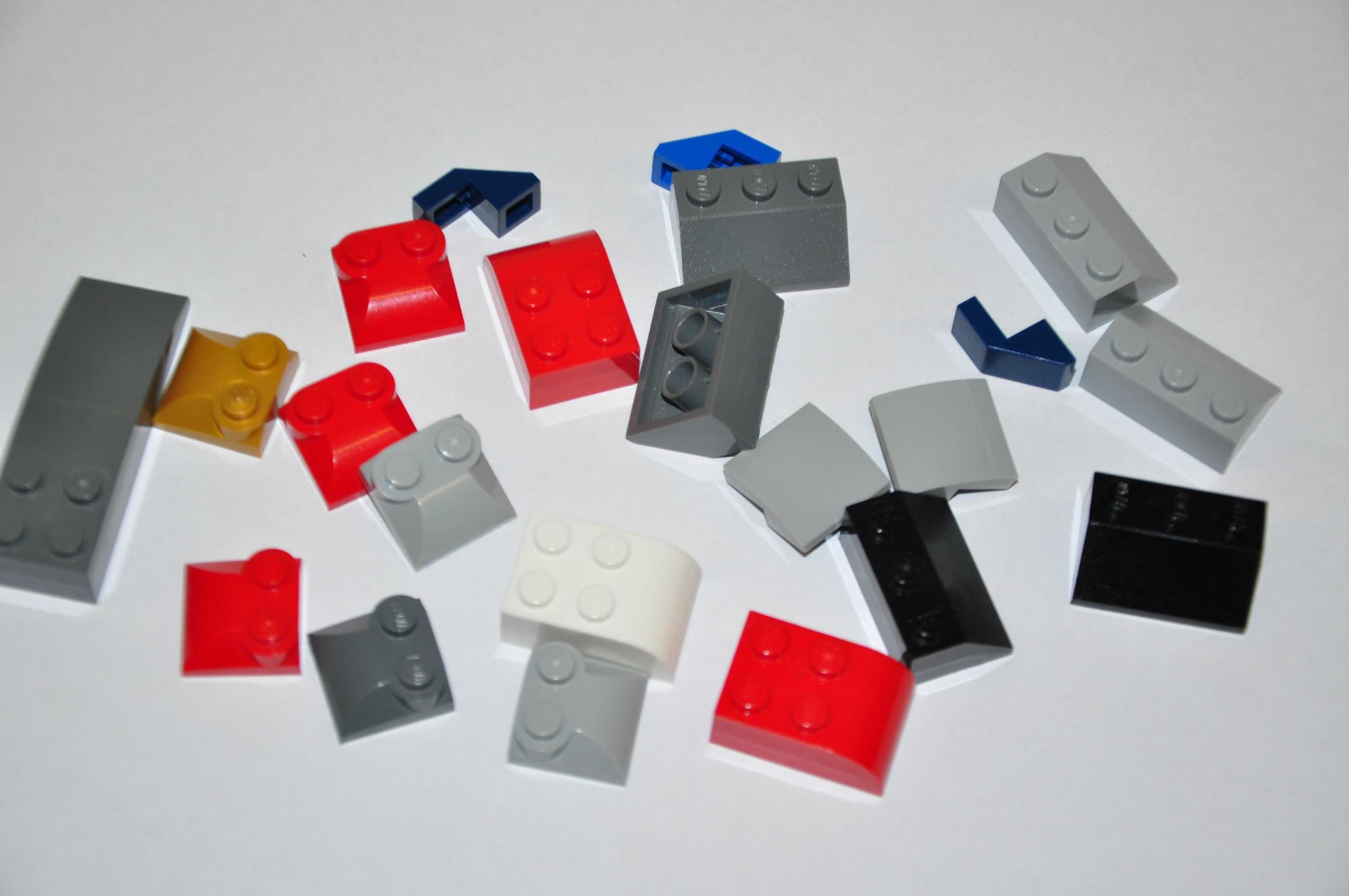 L1700. LEGO - Skosy mix kształtów i kolorów, 22 szt.