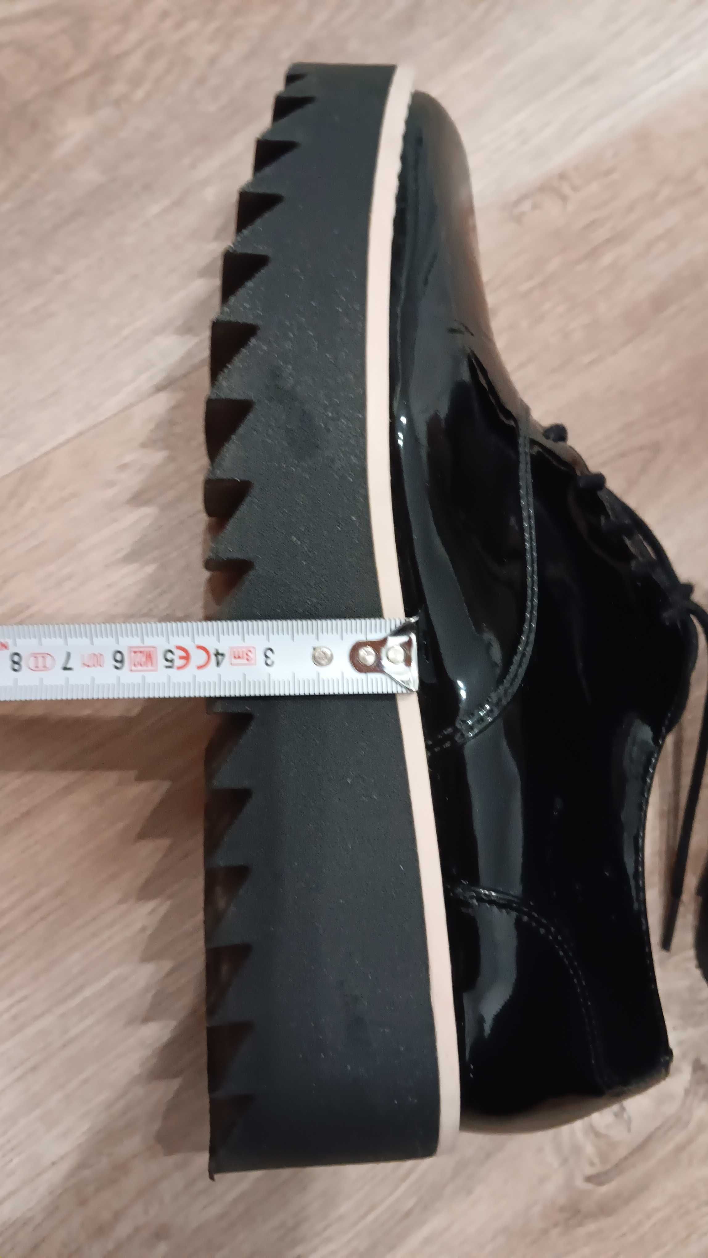 Półbuty H&M lakierowane 38