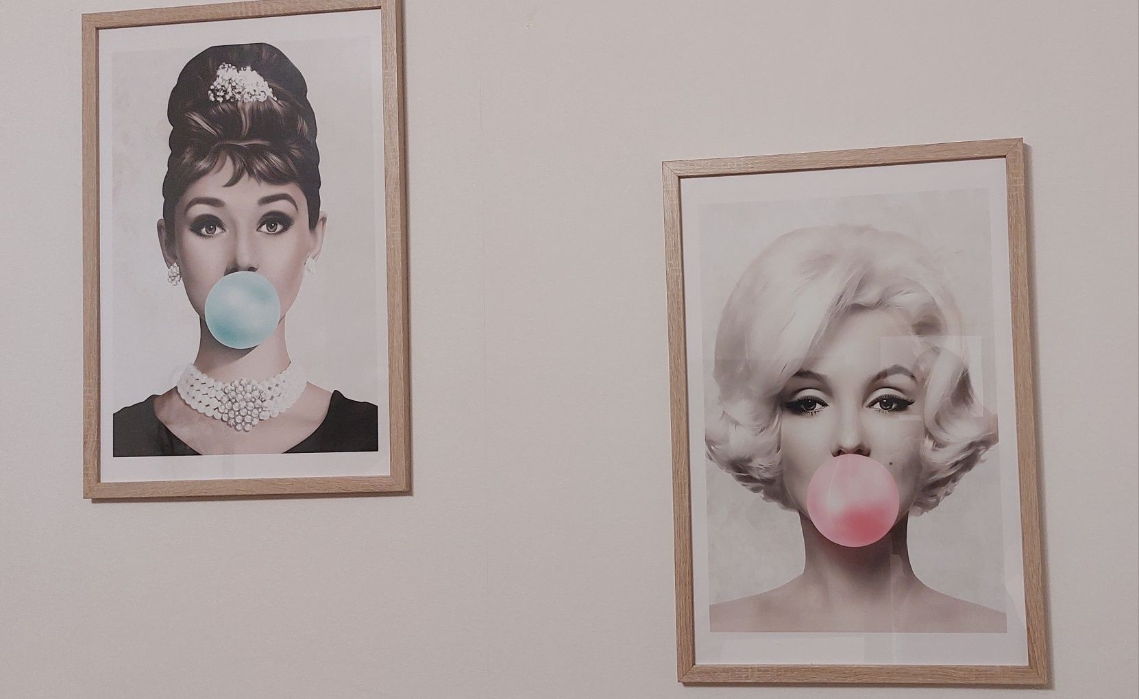 Obraz marilyn monroe Audrey Hepburn z gumą