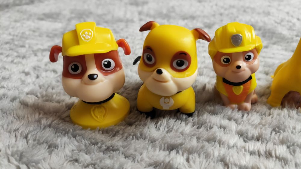 Zestaw figurek psi patrol Rubble żółty pies