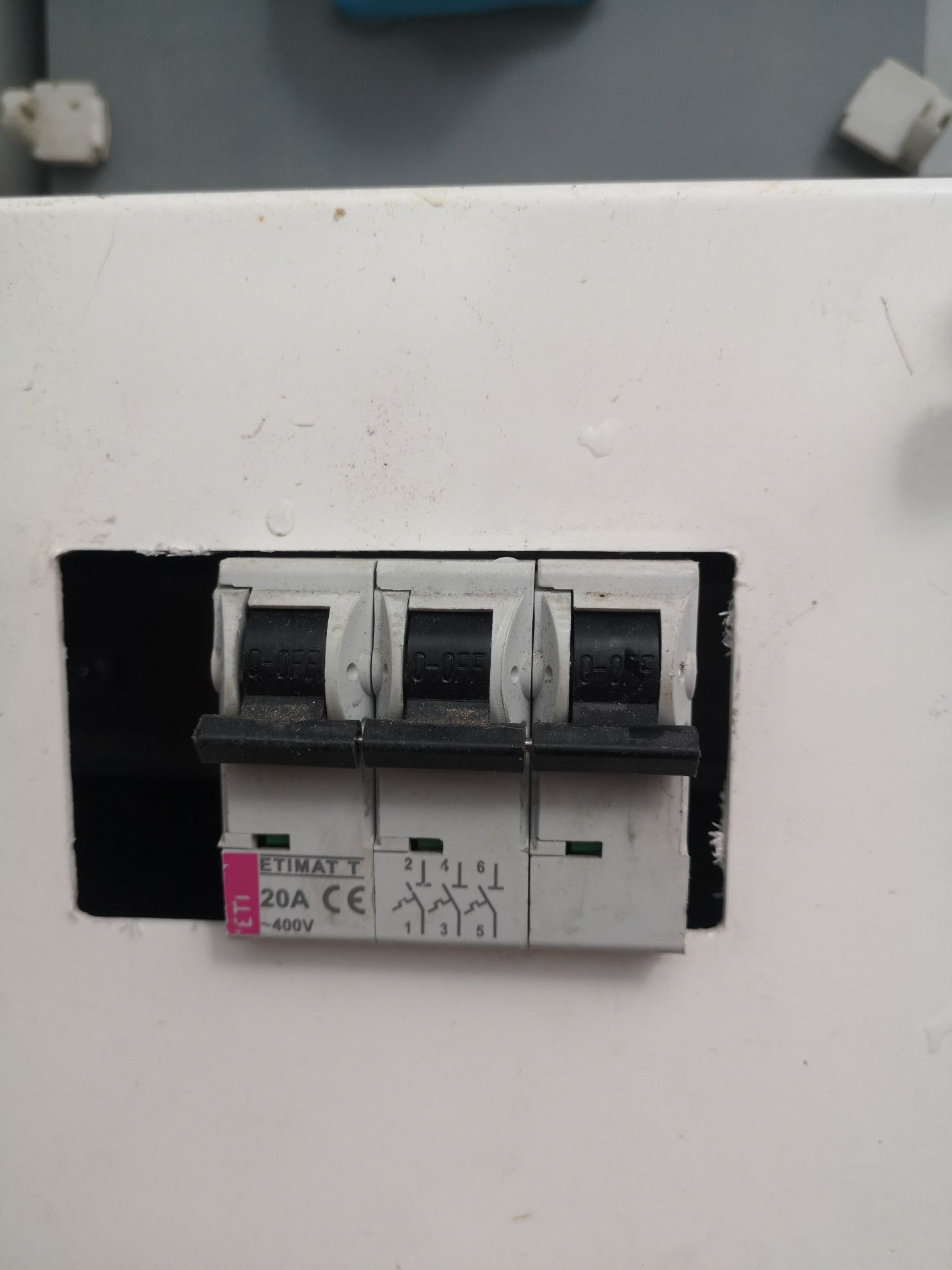 Skrzynka elektryczna budowlana