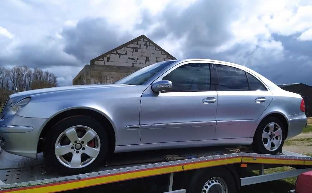 Mercedes 211 E-Klasa w211  sedan  drzwi  prawe przód kolor C775