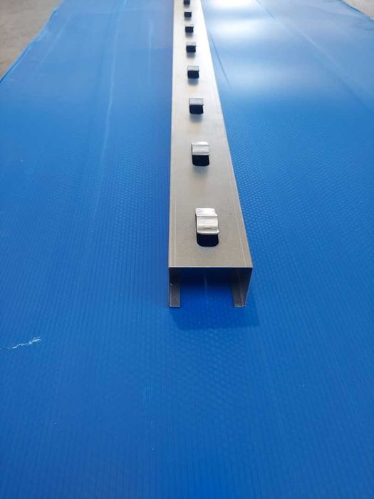 Słupki ogrodzeniowe do siatki leśnej, gospodarczej, paneli