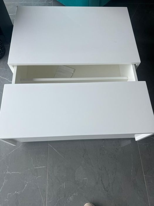 Mesa de apoio branca lacada