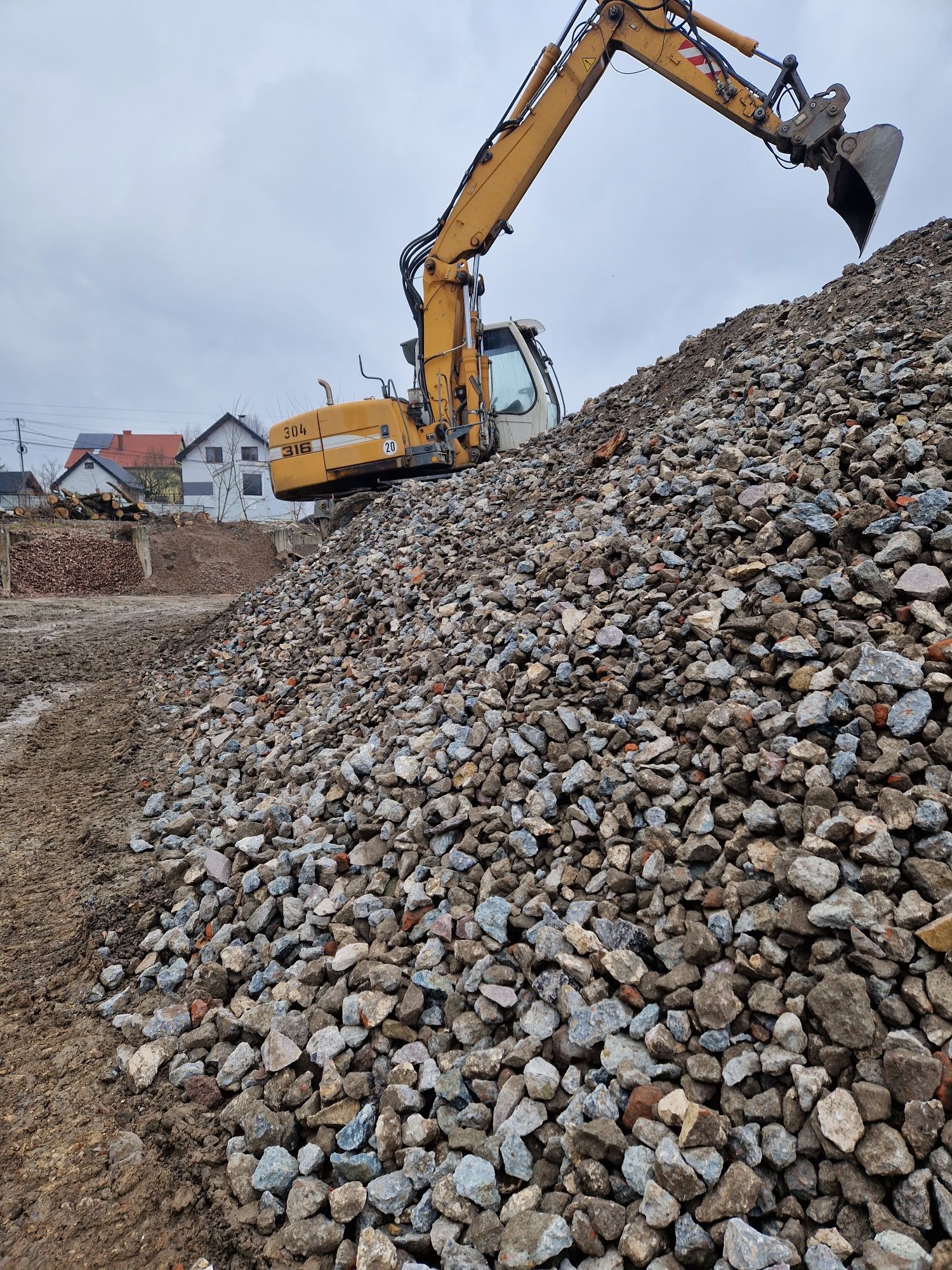 Beton kruszony kruszonka kruszywo betonowe gruz przekrusz Kraków