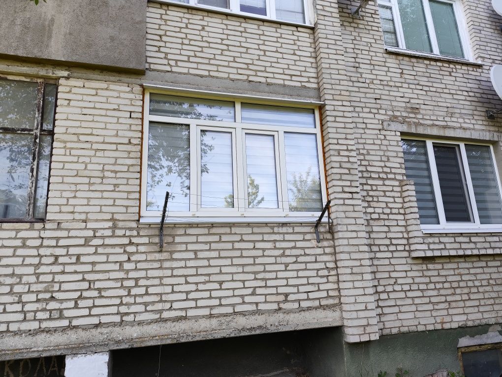 Продам віконну раму .