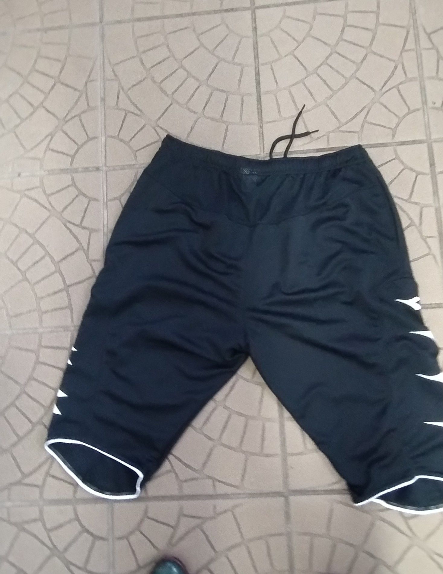 Szorty Diadora Made in Italy  διά δωρέα” (dia-dorea) oznaczaj