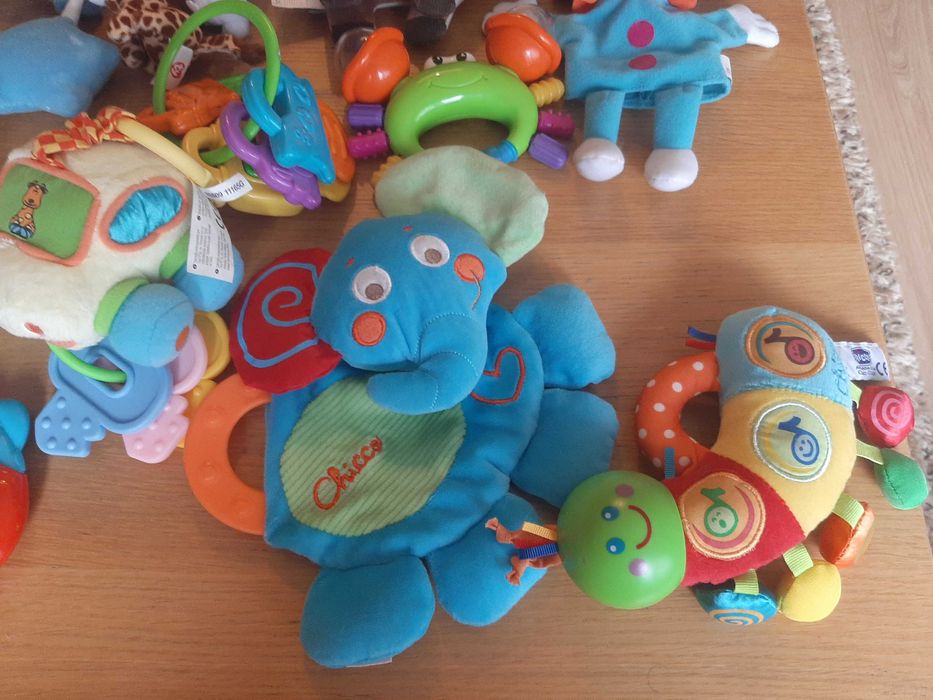 Vários Brinquedos para Bébé