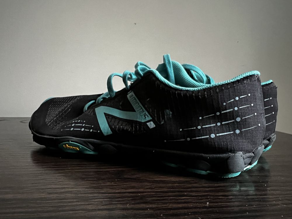 Кросівки New Balance Minimus Trail Running WT00BK Розмір 39 на 24 см