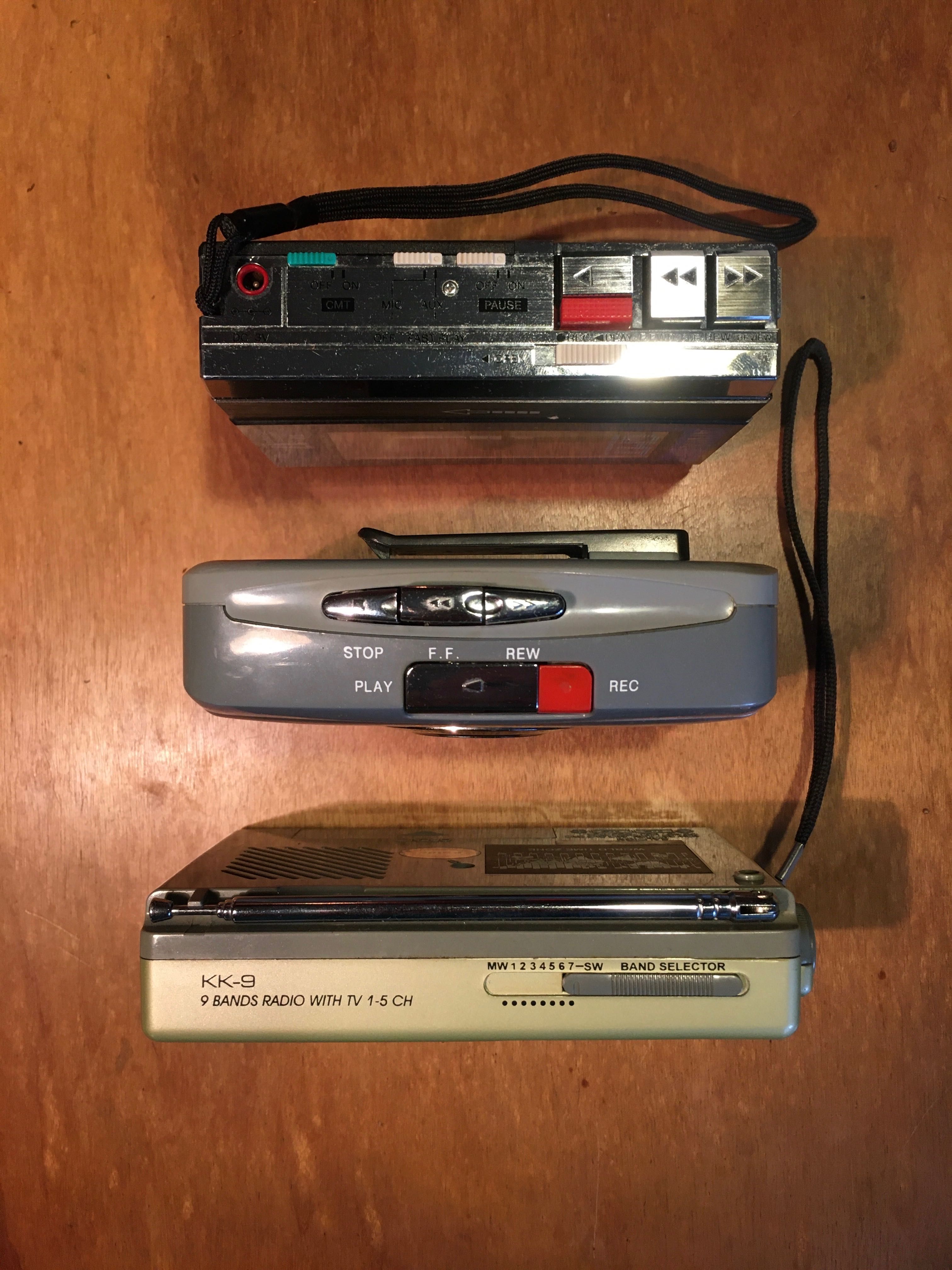 3 RÁDIOS - 2 com grav. de cassetes - Aiwa / Desun / Kaide