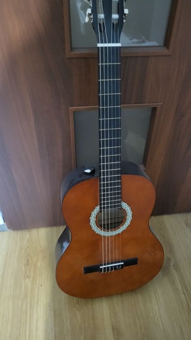 Gitara klasyczna ze stroikiem i nowymi strunami