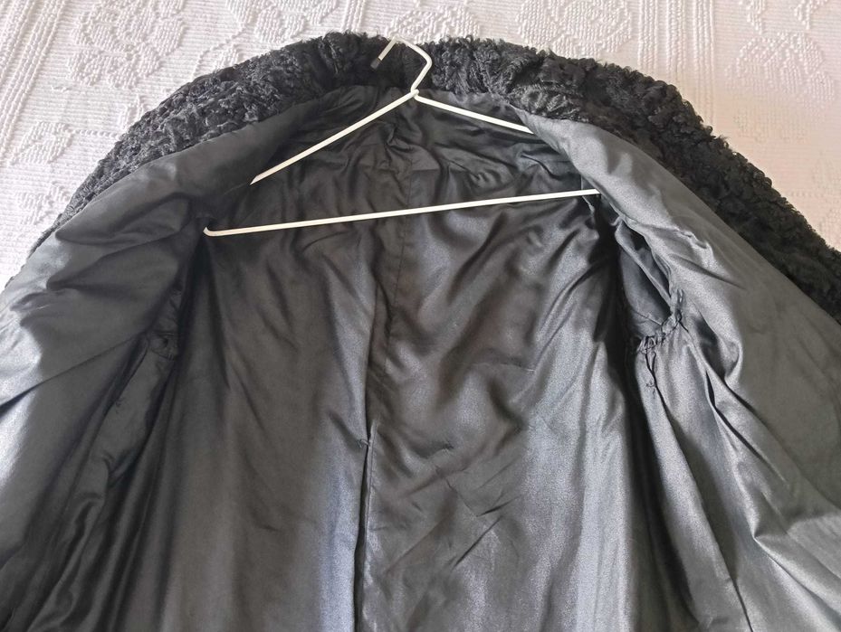 Casaco de pele de Astrakhan de mulher preto original