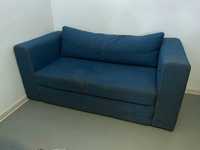 Ikea Askeby mała niebieska rozkładana sofa kanapa