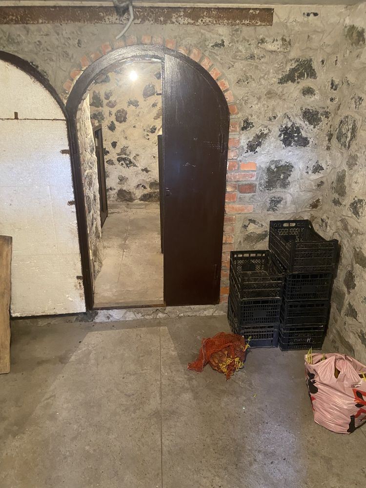 Продам затишний будинок біля водойми, 5 кімнат(3окремі), гараж на 2а/м