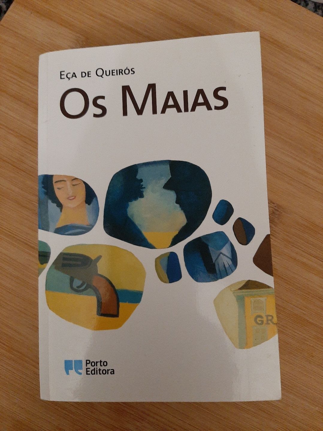 Livro "Os Maias" de Eça de Queirós