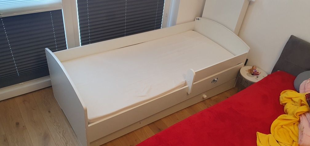 Łóżko Łóżeczko dziecięce z materacem i szufladą