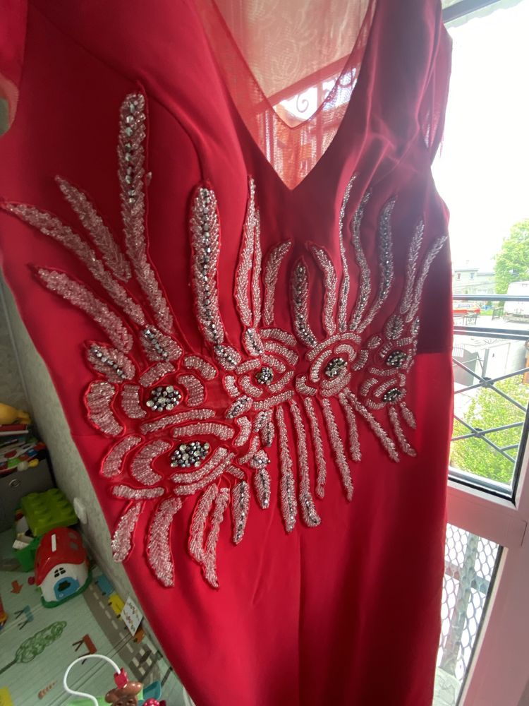 Сукня червона святкова 52
