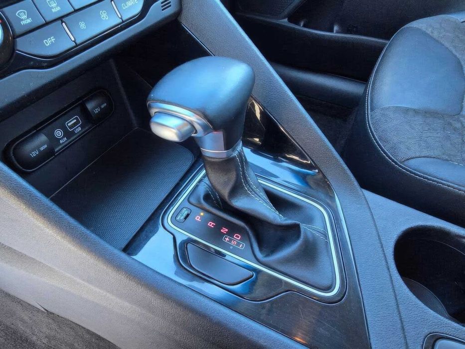 Kia Niro EX      2017