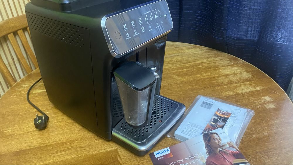 Продам автоматическую кофемашину Philips 3243/50 (series 3200 LatteGo)