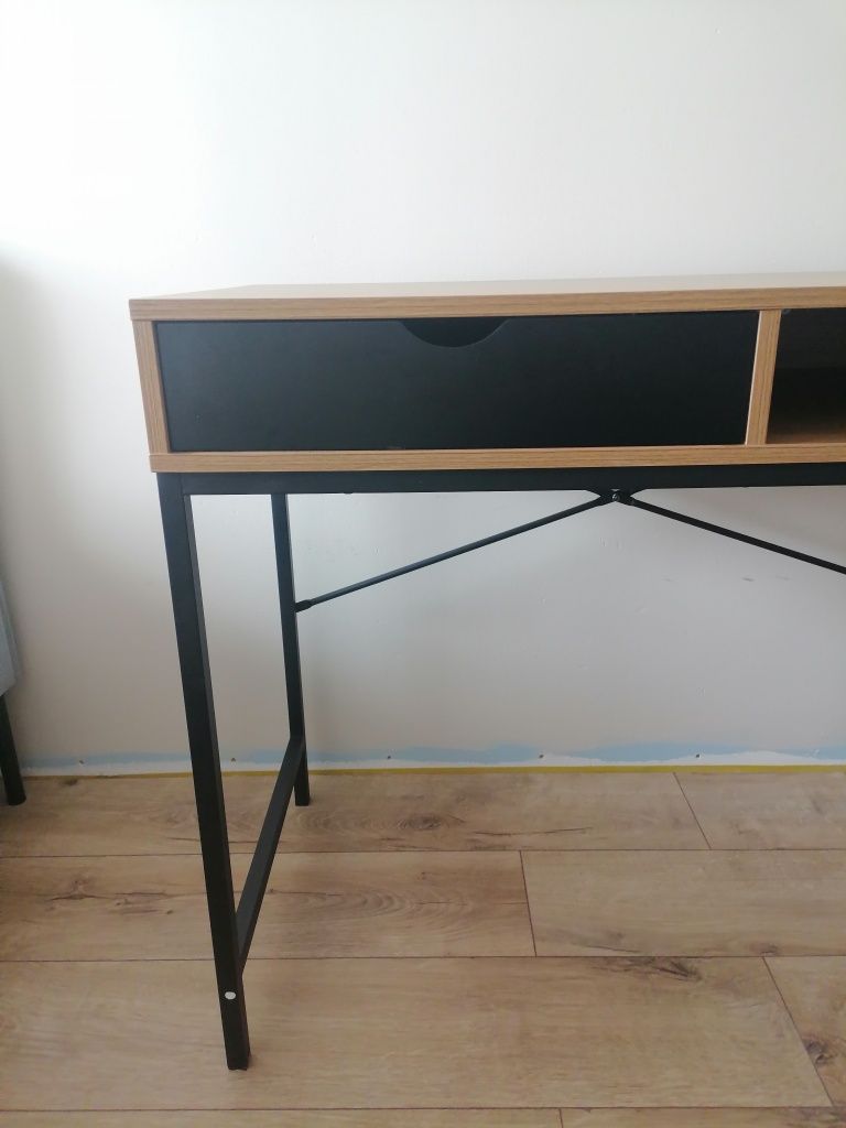Biurko JYSK jak nowe