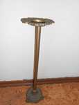 Cinzeiro de pé em cobre muito antigo com 59 cm de altura