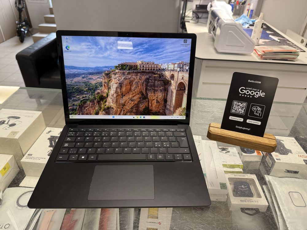 Bardzo Ladny Microsoft Surface Laptop 4 I7 11 gen 16GB 250GB