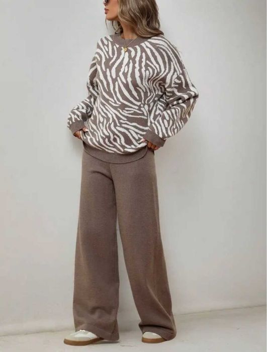 Елегантний теплий костюм двійка