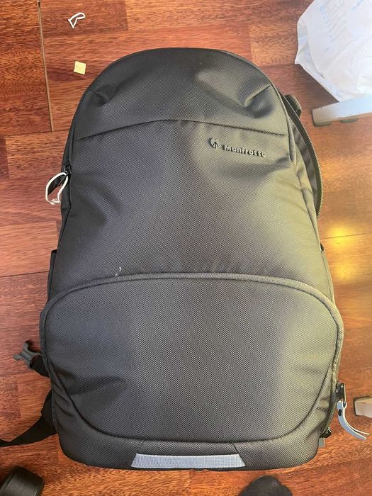 Canon 200D + Objectiva 18 - 55  + Mochila Manfrotto Advance 2 Active
