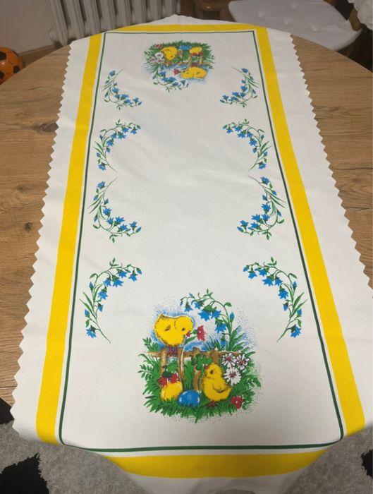 Wielkanocny bieżnik na stół 100x50 cm kurczaczki pisanki